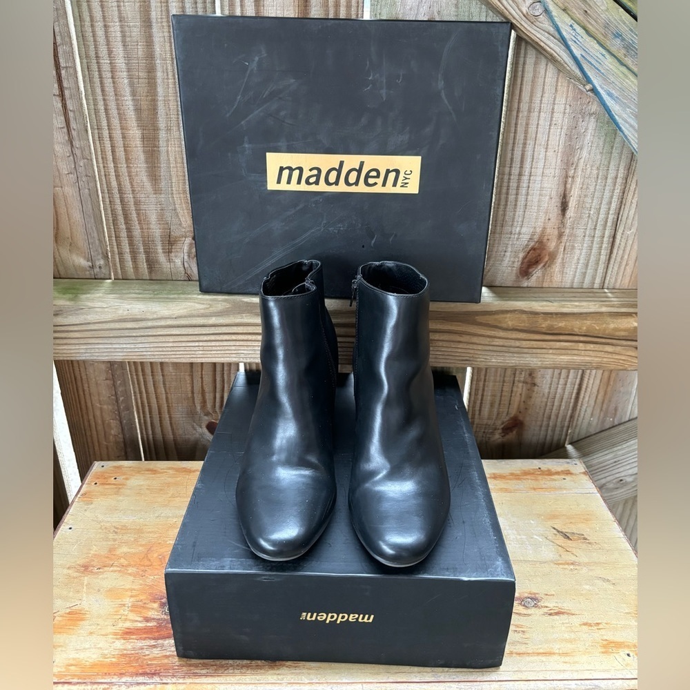 Madden NYC ACCE Black Faux Leather Zip Block Heel Bootie Size 8.5 & Original Box